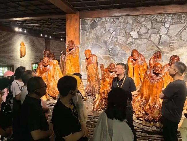 文旅局长考导游证亲自带团