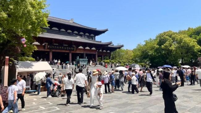 文旅局长考导游证亲自带团 一线体验获游客赞誉