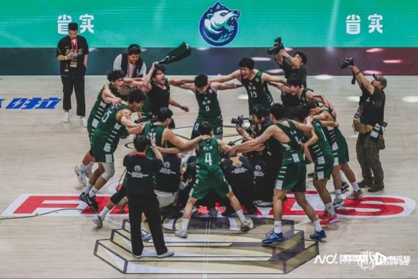 金惠配资 广东实验中学男篮力克清华附中，首夺CHBL耐高全国总冠军
